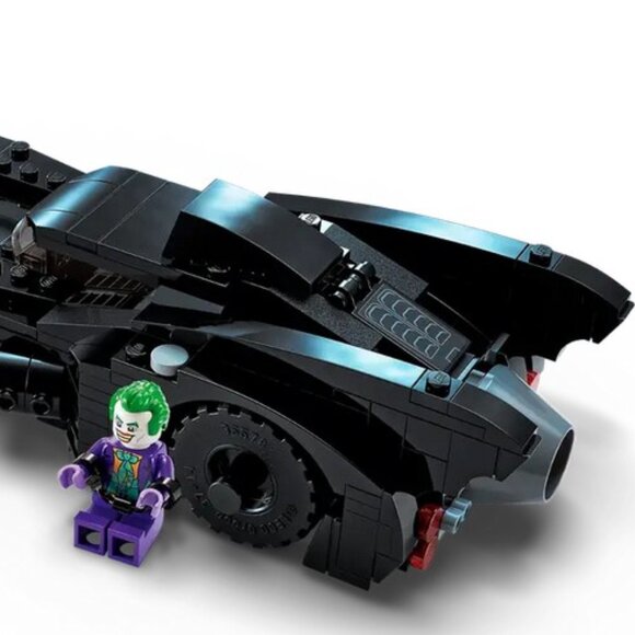 New Lego DC Batmobile: Batman vs. The Joker Chase Retiring Collectible Set 76224 - Picture 4 of 5